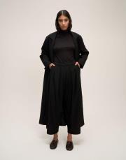 siyah pileli pantolon siyah