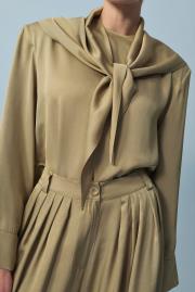 evan asetat fularlı bluz pantolonlu takım yeşil 3