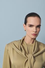 evan asetat fularlı bluz pantolonlu takım yeşil 4